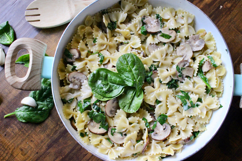 CREAMY BOWTIE PASTA WITH SPINACH AND GOAT CHEESE