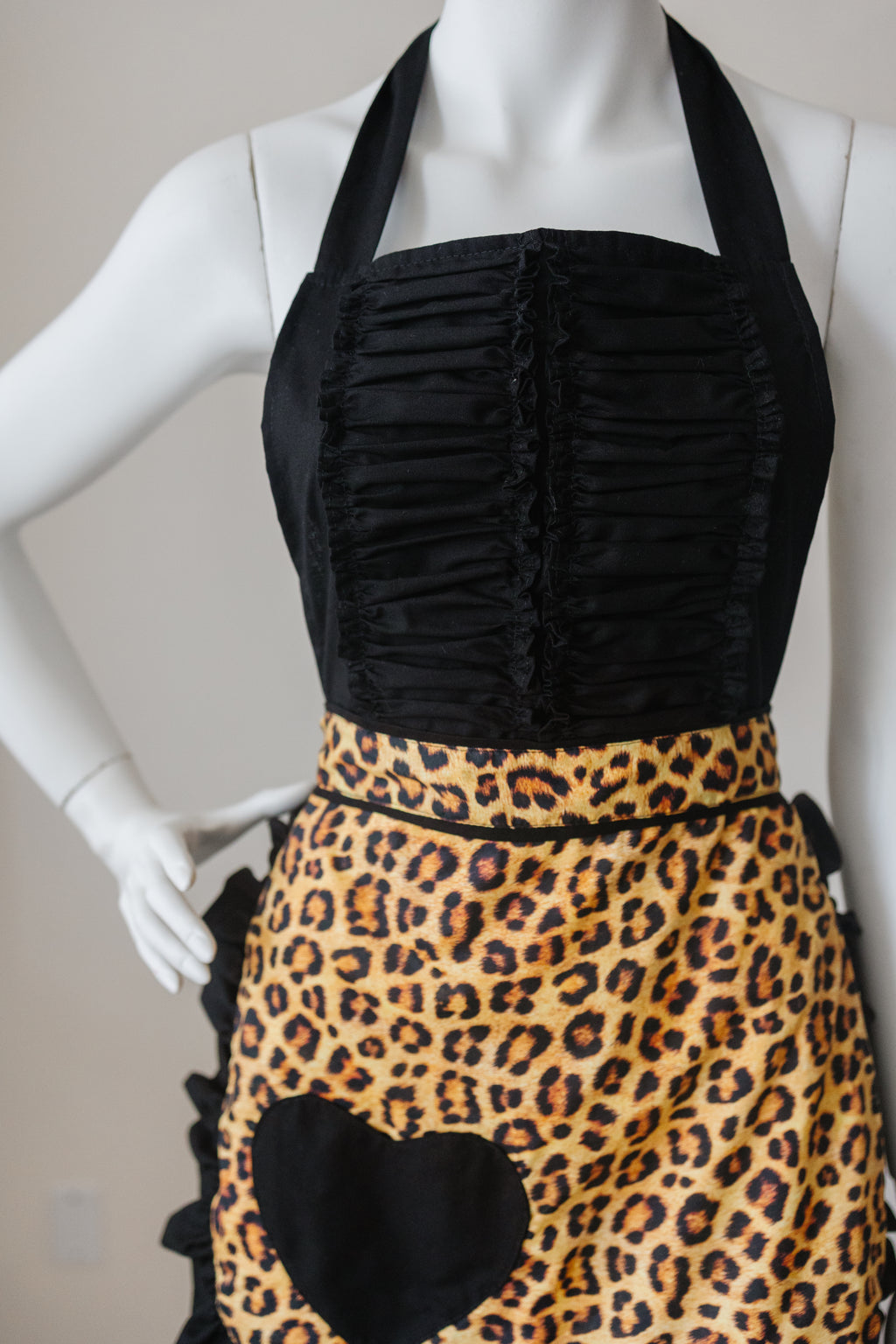 Vintage darling in leopard