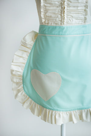 A Vintage darling apron in mint (spring vibes)
